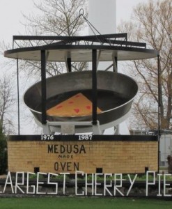 World's Largest Cherry Pie 002