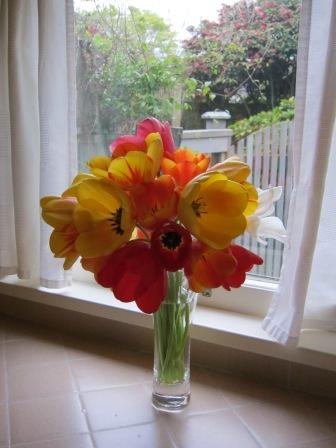 44 vase of tulips 2